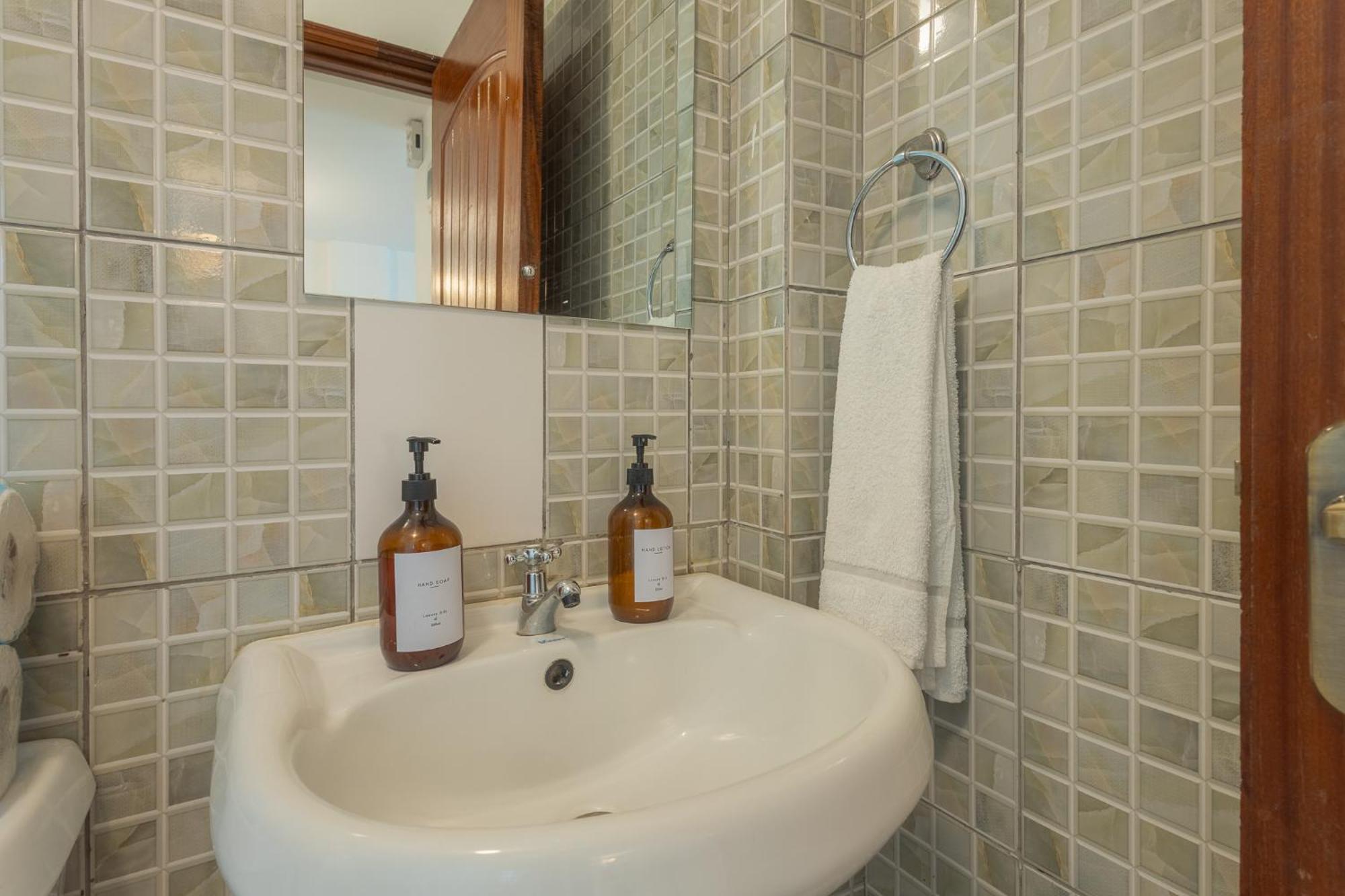 Furnished 1 Bedroom Apartment In Nairobi. 15 Mins To Cbd. Free Wi-Fi & Parking Exterior photo